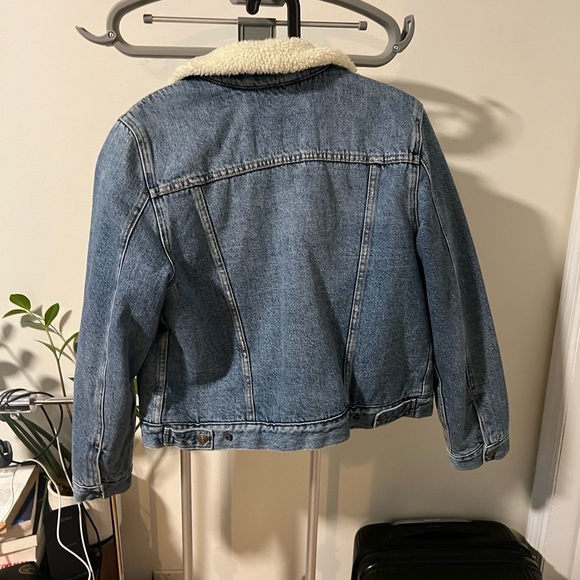 Women’s Medium Sherpa Trucker Jacket - Picture 2 of 2